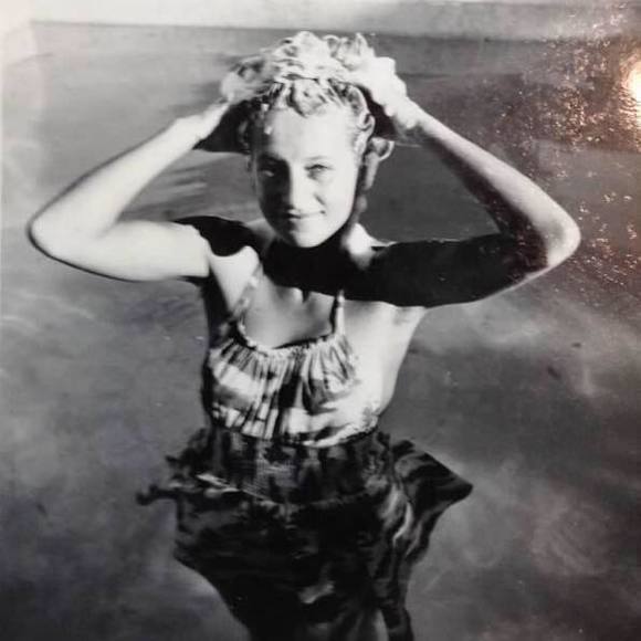 Meet your Posher, Leonora - Picture 1 of 1